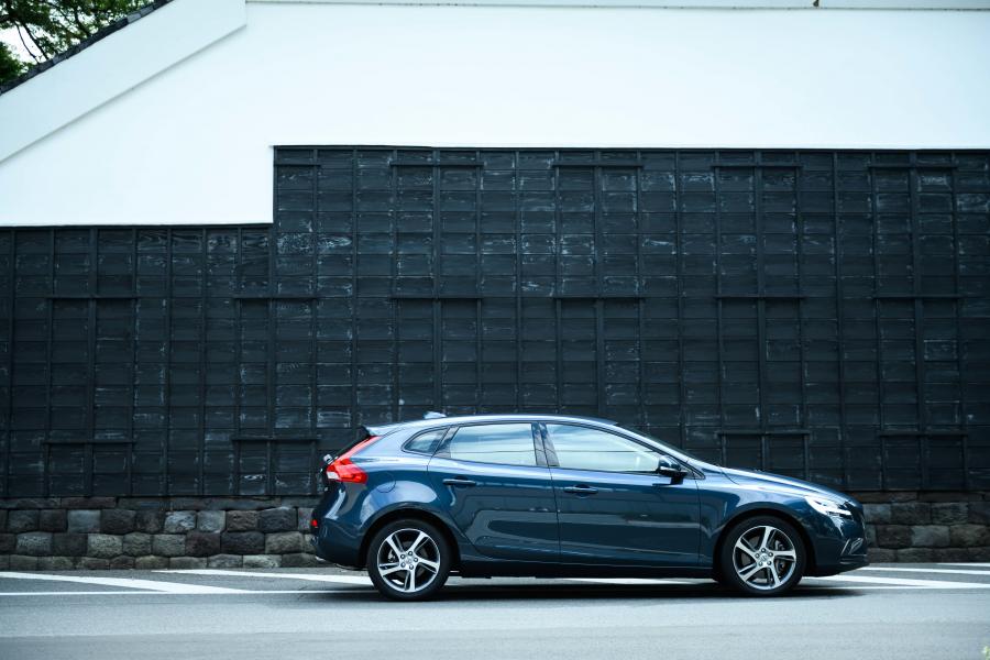  Volvo V40 T3 Momentum 2016 года  (JP) (фото 6 из 20)